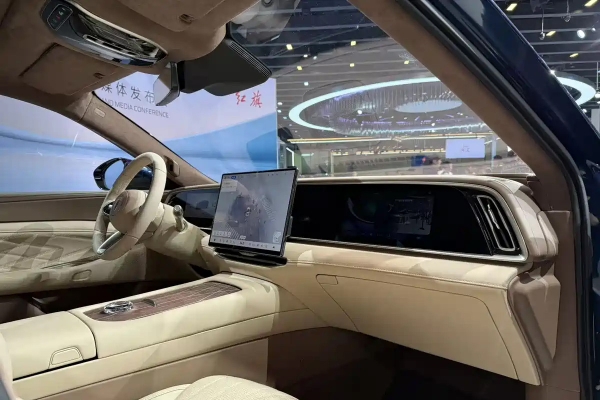 Компания Hongqi представила новый рамный внедорожник и обновленный седан H9