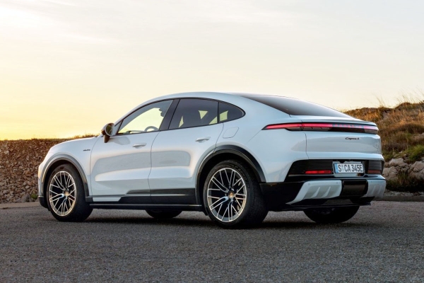  Представлен купеобразный Porsche Cayenne Electric
