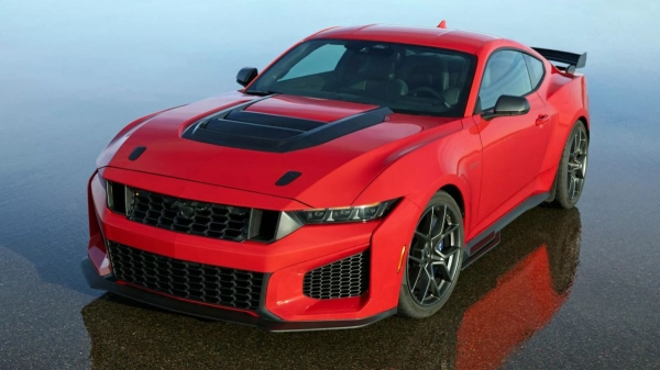 Ford Mustang Dark Horse SC: мощь Мустанга GTD за треть цены