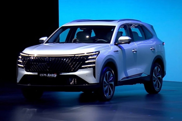 Кроссовер Changan CS75 Plus стал гибридом в Китае