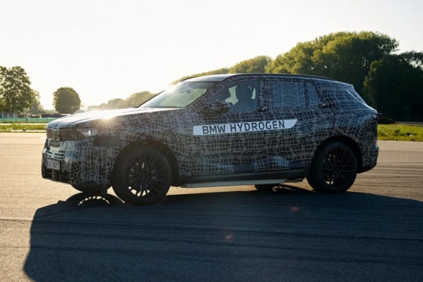 Появились подробности о грядущем водородном BMW iX5 Hydrogen Появились подробности о грядущем водородном BMW iX5 Hydrogen