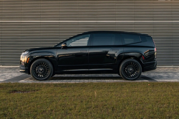 Топовый Hyundai Ioniq 9 Calligraphy обзавелся &laquo;черной&raquo; спецверсией