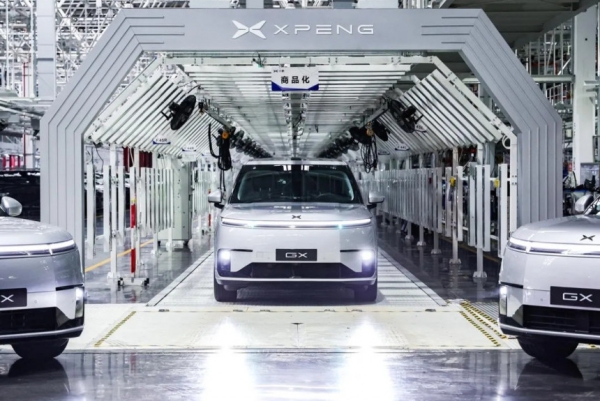 Кроссовер Xpeng GX превратился в роботакси Кроссовер Xpeng GX превратился в роботакси