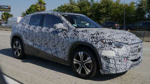 Новый Mercedes-Benz GLA замечен на испытаниях в США