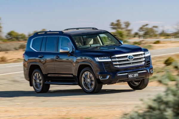 Гибрид Toyota Land Cruiser 300 расширяет рынки сбыта