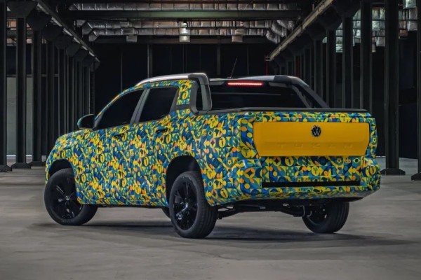 Volkswagen показал недорогой пикап (но пока в камуфляже) Volkswagen показал недорогой пикап (но пока в камуфляже)
