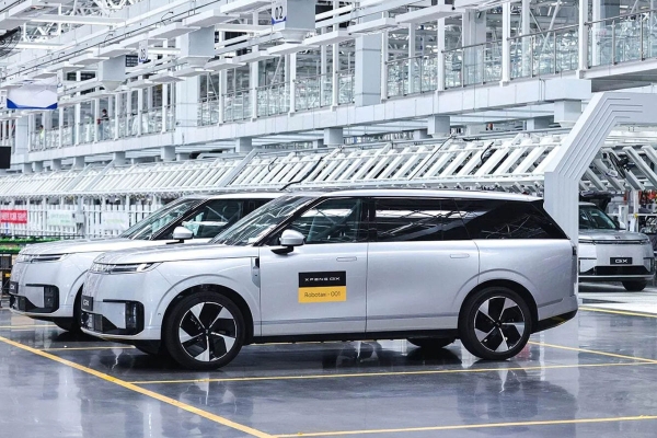 Кроссовер Xpeng GX превратился в роботакси Кроссовер Xpeng GX превратился в роботакси