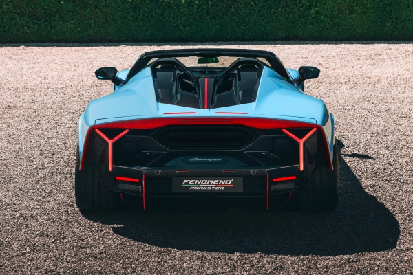 Lamborghini представила самый мощный родстер в своей истории Lamborghini представила самый мощный родстер в своей истории