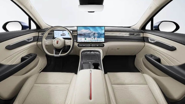 Седан Hongqi H5 и минивэн HQ9 обновились в Китае