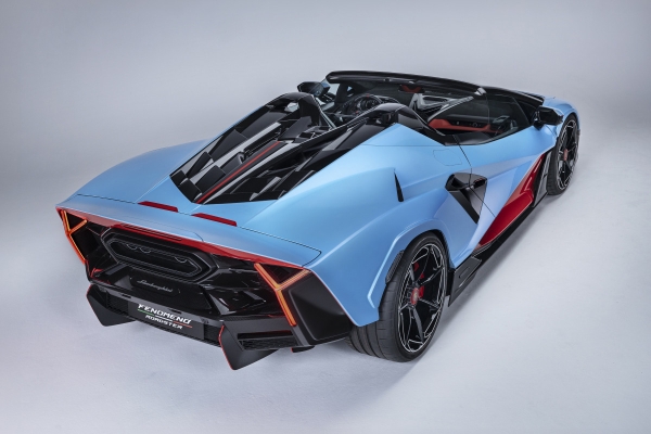 Lamborghini представила самый мощный родстер в своей истории Lamborghini представила самый мощный родстер в своей истории