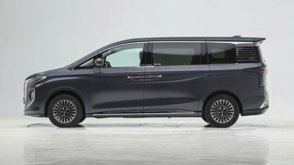 Седан Hongqi H5 и минивэн HQ9 обновились в Китае