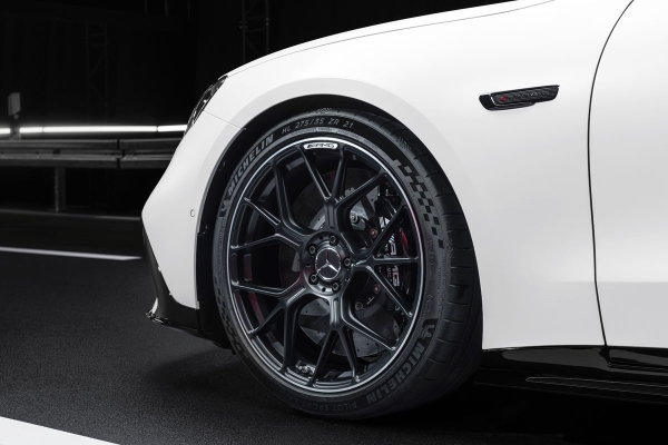 Mercedes представил самый мощный электромобиль AMG Mercedes представил самый мощный электромобиль AMG