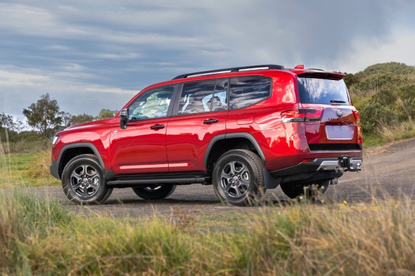 Гибрид Toyota Land Cruiser 300 расширяет рынки сбыта
