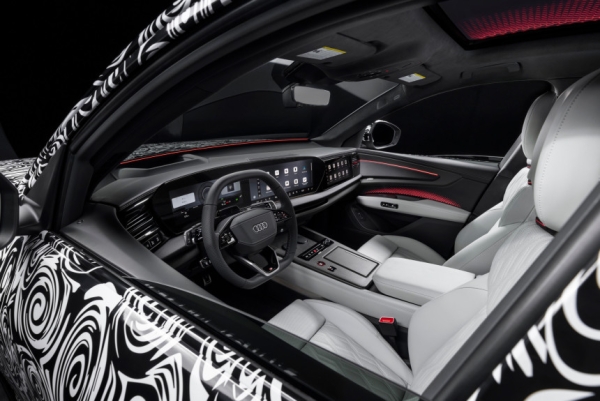 Audi показала салон большого кроссовера Q9 Audi показала салон большого кроссовера Q9