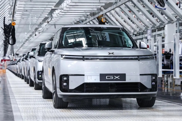 Кроссовер Xpeng GX превратился в роботакси Кроссовер Xpeng GX превратился в роботакси