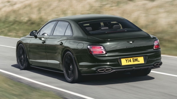 Седан Bentley Flying Spur обрел новое лицо и S-версию