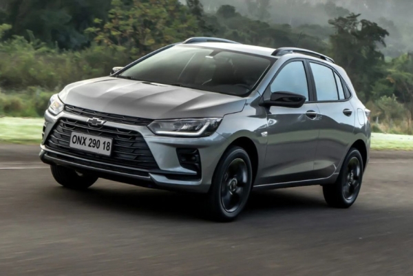 Хэтчбек Chevrolet Onix прикинулся паркетником и фургоном Хэтчбек Chevrolet Onix прикинулся паркетником и фургоном