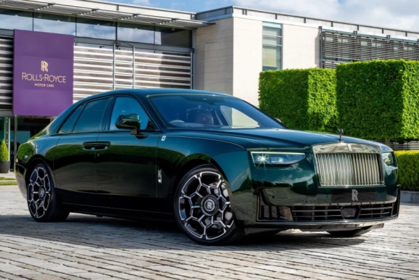 Уникальный Rolls-Royce Ghost: юбилейный автогонщик Уникальный Rolls-Royce Ghost: юбилейный автогонщик