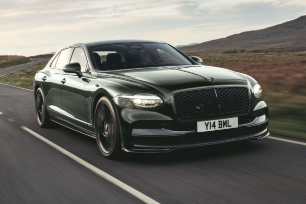 Седан Bentley Flying Spur обрел новое лицо и S-версию