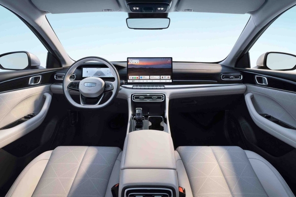Гибрид Geely Emgrand i-HEV выходит на китайский рынок Гибрид Geely Emgrand i-HEV выходит на китайский рынок