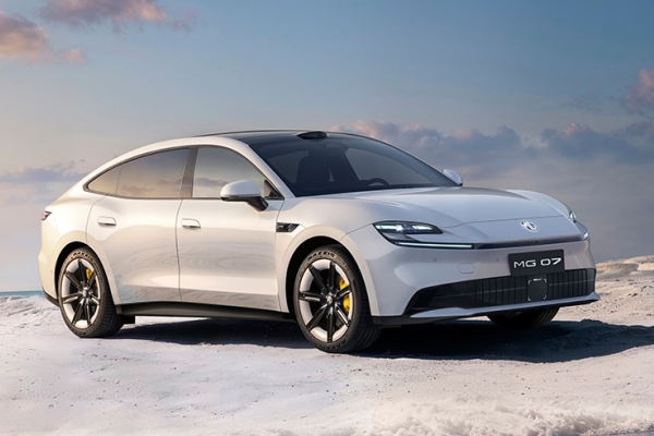 MG запускает продажи электрифицированного лифтбека 07