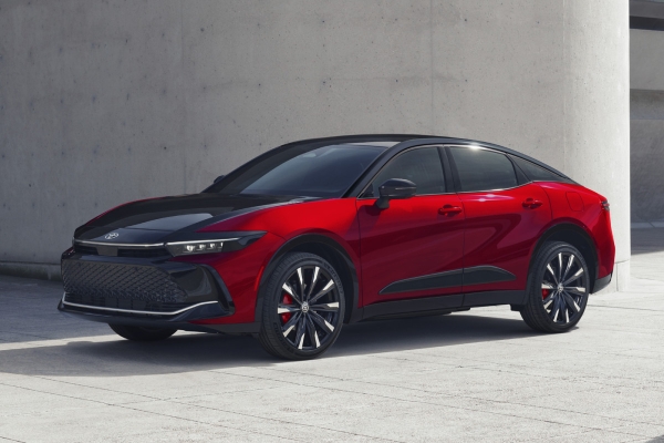 Седан Toyota Crown Crossover обновился в Америке и готовится к рестайлингу в Японии Седан Toyota Crown Crossover обновился в Америке и готовится к рестайлингу в Японии