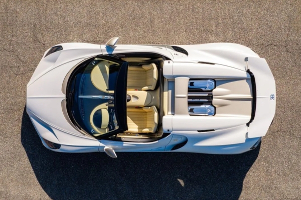 Последний родстер Bugatti Mistral ознаменовал прощание с мотором W16 (но есть нюанс!) Последний родстер Bugatti Mistral ознаменовал прощание с мотором W16 (но есть нюанс!)