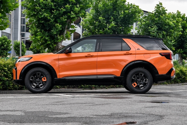 В Китае начались продажи обновленного кроссовера Ford Explorer В Китае начались продажи обновленного кроссовера Ford Explorer