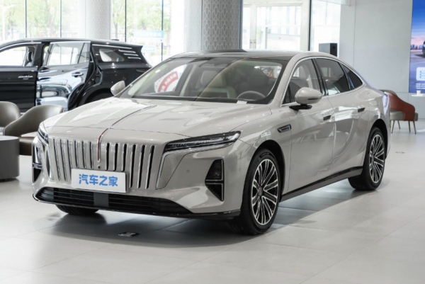 Новый Hongqi H7 готов к рыночному дебюту Новый Hongqi H7 готов к рыночному дебюту