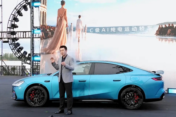 Электроседан Geely Galaxy TT: теперь и «заряженная» модификация Ultra Электроседан Geely Galaxy TT: теперь и «заряженная» модификация Ultra