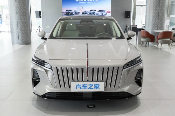 Новый Hongqi H7 готов к рыночному дебюту Новый Hongqi H7 готов к рыночному дебюту