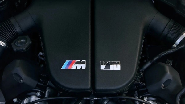 Первый BMW X5 обрел двигатель V10 и шестиступенчатую «механику» Первый BMW X5 обрел двигатель V10 и шестиступенчатую «механику»