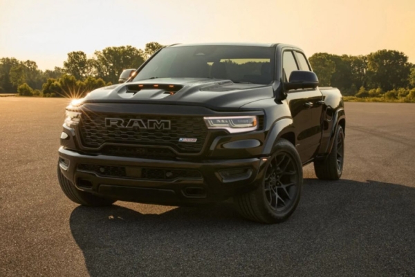 Ram 1500 Rumble Bee стал еще «злее» благодаря заводским доработкам Ram 1500 Rumble Bee стал еще «злее» благодаря заводским доработкам