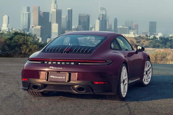 На Porsche 911 Carrera S вернулась «механика», но не для всех рынков На Porsche 911 Carrera S вернулась «механика», но не для всех рынков