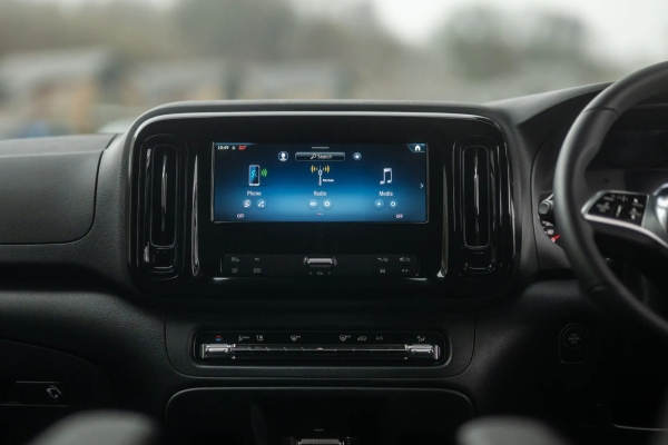 Mercedes-Benz Vito Sport-X: «спортивный» антураж и стандартный дизель Mercedes-Benz Vito Sport-X: «спортивный» антураж и стандартный дизель