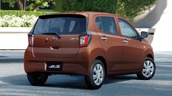 Хэтчбек Daihatsu Mira e:S обрел новый двигатель и сохранил низкую цену Хэтчбек Daihatsu Mira e:S обрел новый двигатель и сохранил низкую цену