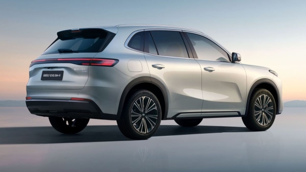 Последовательный гибрид Geely EX5 EM-R для России: комплектации и цены Последовательный гибрид Geely EX5 EM-R для России: комплектации и цены