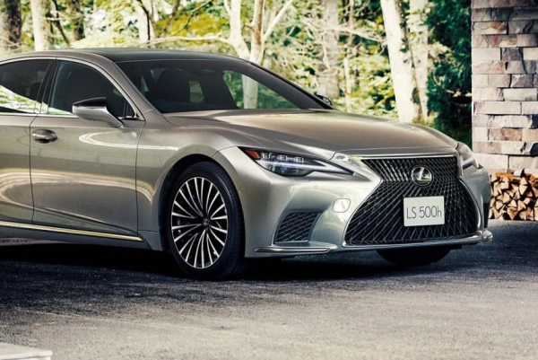 Lexus LS обновился и пока не собирается в отставку Lexus LS обновился и пока не собирается в отставку