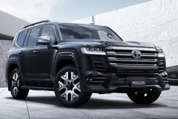 Гибрид Toyota Land Cruiser 300 принарядился и прибыл в Японию Гибрид Toyota Land Cruiser 300 принарядился и прибыл в Японию