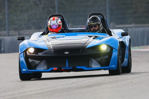 Zenos E10: до 480 л.с. на тонну и цена от 150 тысяч долларов Zenos E10: до 480 л.с. на тонну и цена от 150 тысяч долларов