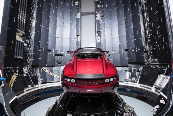 Tesla показала новый («летающий») Roadster: грядет объединение со SpaceX? Tesla показала новый («летающий») Roadster: грядет объединение со SpaceX?