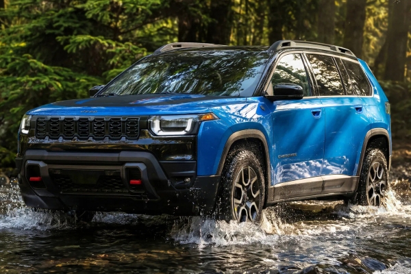 Jeep Cherokee Trailhawk: увеличенный клиренс, «понижайка» и... глянец Jeep Cherokee Trailhawk: увеличенный клиренс, «понижайка» и... глянец
