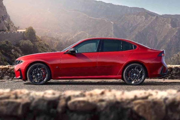 «Трешка» BMW восьмого поколения: 6 цилиндров в строю! «Трешка» BMW восьмого поколения: 6 цилиндров в строю!