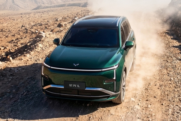 В Китае дебютировал большой и дешевый кроссовер Wuling Starlight L