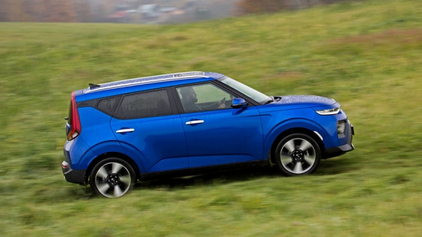 Мокнем в поле с кроссоверами Kia Soul и Citroen C3 Aircross Мокнем в поле с кроссоверами Kia Soul и Citroen C3 Aircross