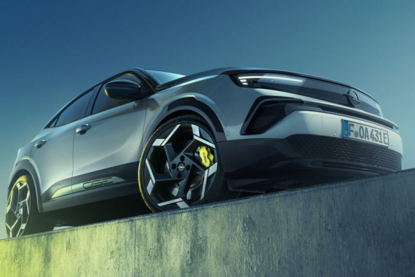 Представлен драйверский кроссовер Opel Mokka GSE