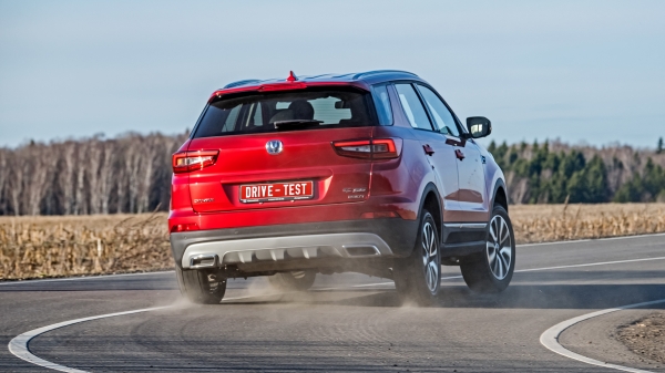 Фиксируем разницу «китайцев» Changan CS55 и&nbsp;Chery Tiggo 7