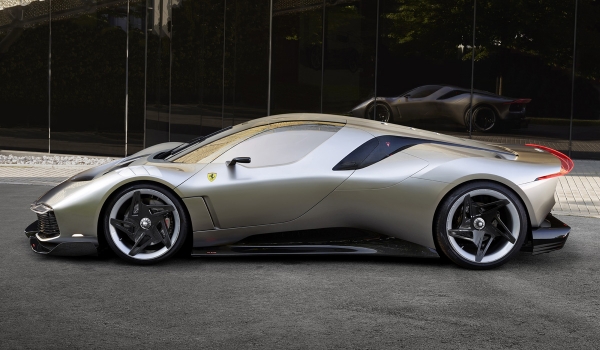 Представлен уникальный суперкар Ferrari KC23 Представлен уникальный суперкар Ferrari KC23