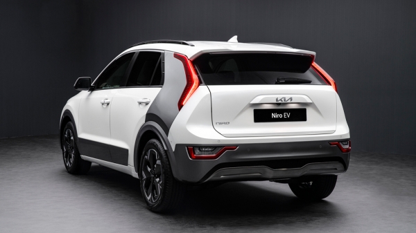 Компания KIA объявила комплектации и цены на кроссовер KIA Niro второго поколения