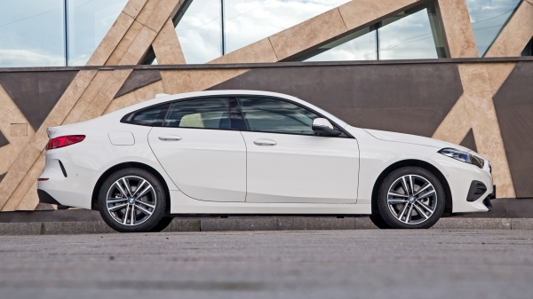 Тянем передними колёсами седан BMW 218i Gran Coupe